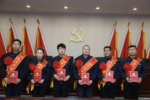0204 節(jié)能能手從左至右依次為 石亞杰、沈小慶、楊興忠、于俊國、權振利、吳偉偉.jpg