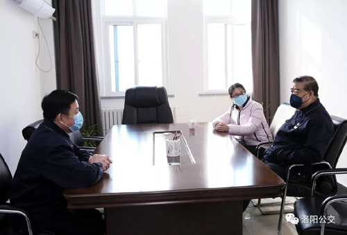 眾志成城、共克時艱——團(tuán)市委向公交一線捐贈疫情防控物資