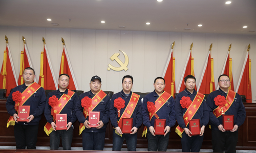 0202  標兵從左至右依次為 苗田、尤建鵬、劉德斌、褚聰偉、王占峰、解偉強、馬群藝.jpg
